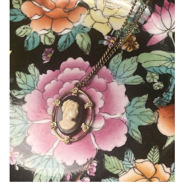 None Jewelry - Vintage Cameo Pendant Necklace Rhinestone Costume Jewelry ~ Ladylike & Refined